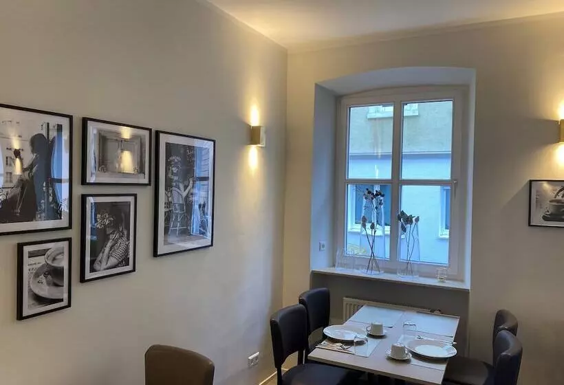 Aamiaismajoitus (B&B) Boutique Hotel Q8 By Simplex