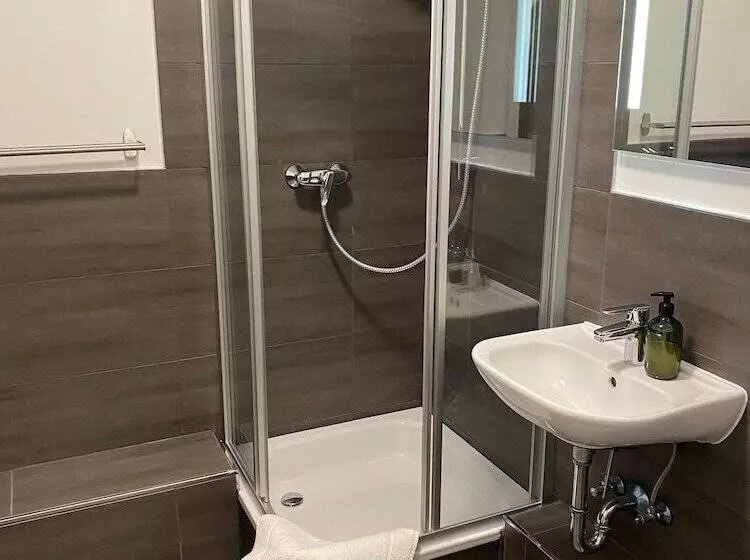 Aamiaismajoitus (B&B) Boutique Hotel Q8 By Simplex