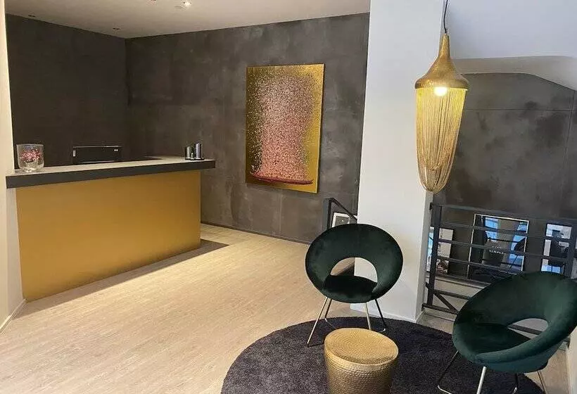 Aamiaismajoitus (B&B) Boutique Hotel Q8 By Simplex