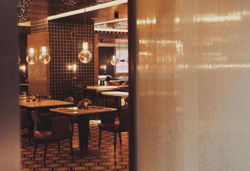 Отель Amber Residence