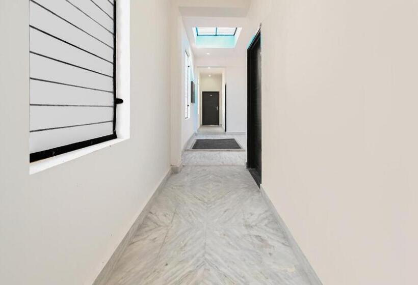 ホテル Oyo 61511 Symphony