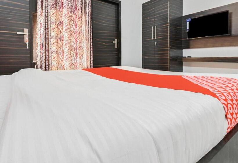 ホテル Oyo 61511 Symphony