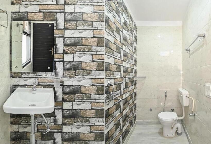 ホテル Oyo 61511 Symphony