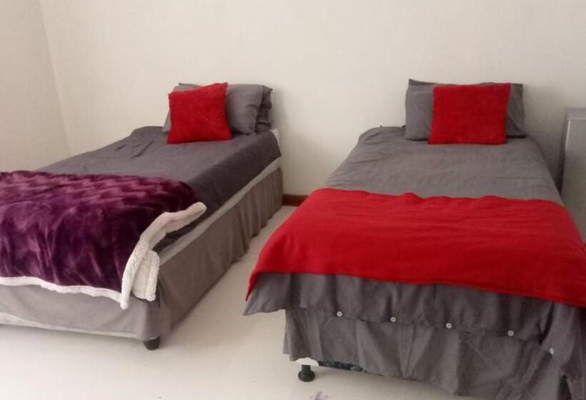 פנסיון Holy And Joy Guesthouse