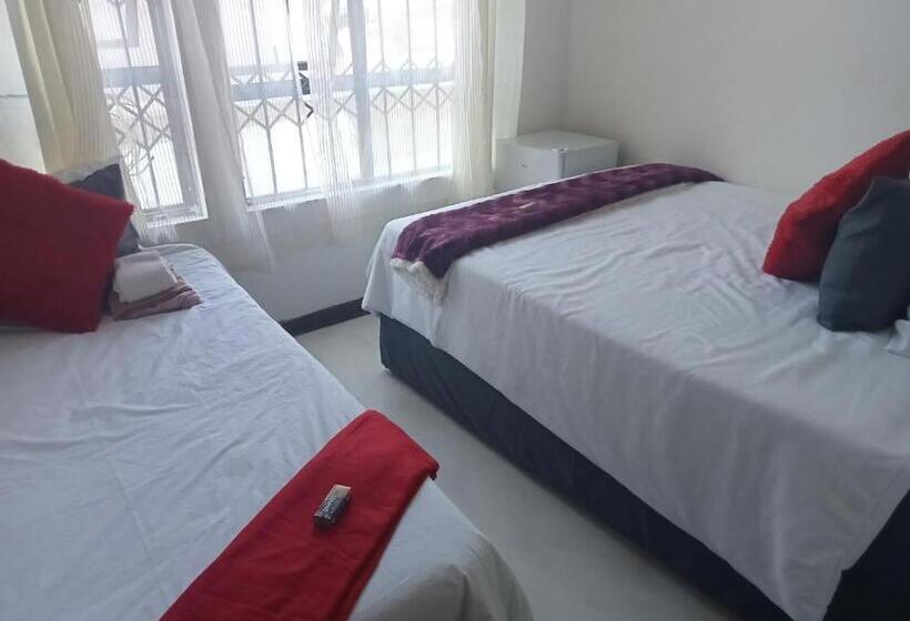 פנסיון Holy And Joy Guesthouse