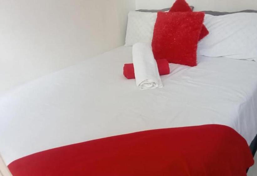 פנסיון Holy And Joy Guesthouse