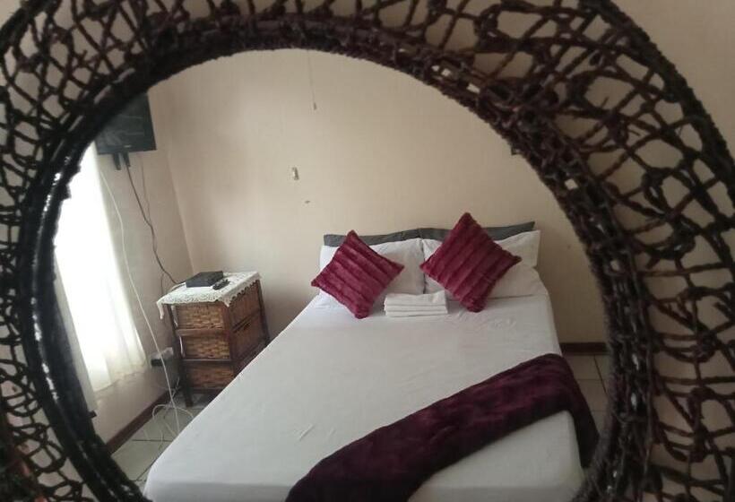 פנסיון Holy And Joy Guesthouse