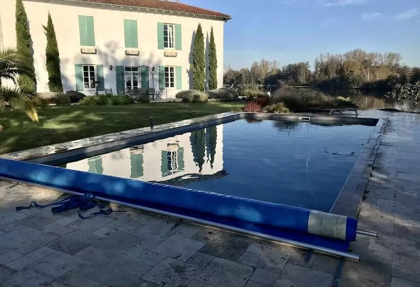 ベッドアンドブレックファースト Domaine Du Beau Rivage