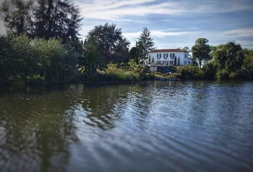 ベッドアンドブレックファースト Domaine Du Beau Rivage