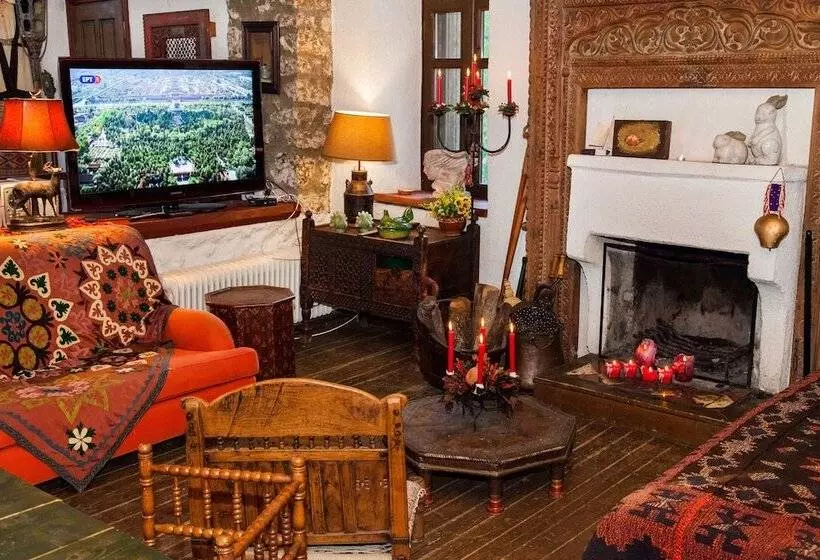 Picturesque Villa In Parnassos