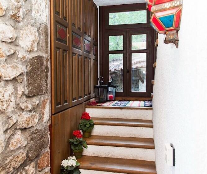 Picturesque Villa In Parnassos