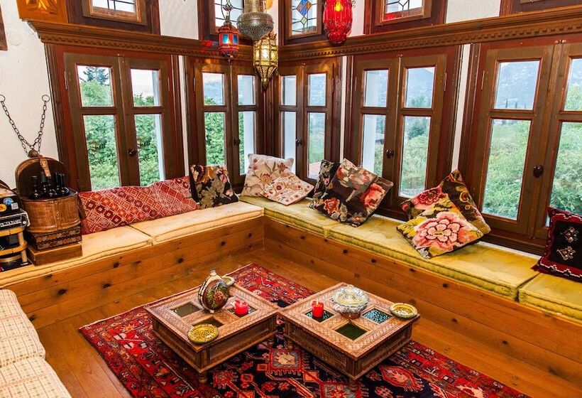 Picturesque Villa In Parnassos