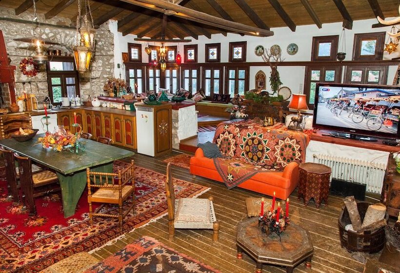 Picturesque Villa In Parnassos