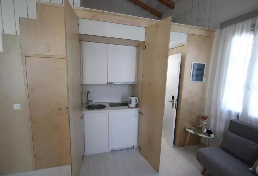 تختخواب و صبحانه L Anima Boutique Suites