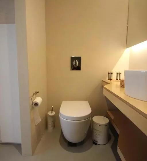 تختخواب و صبحانه L Anima Boutique Suites