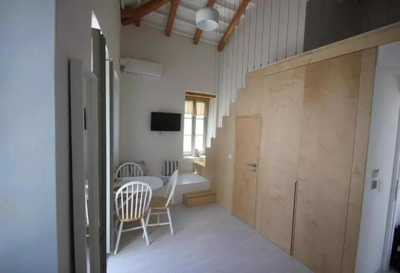 تختخواب و صبحانه L Anima Boutique Suites