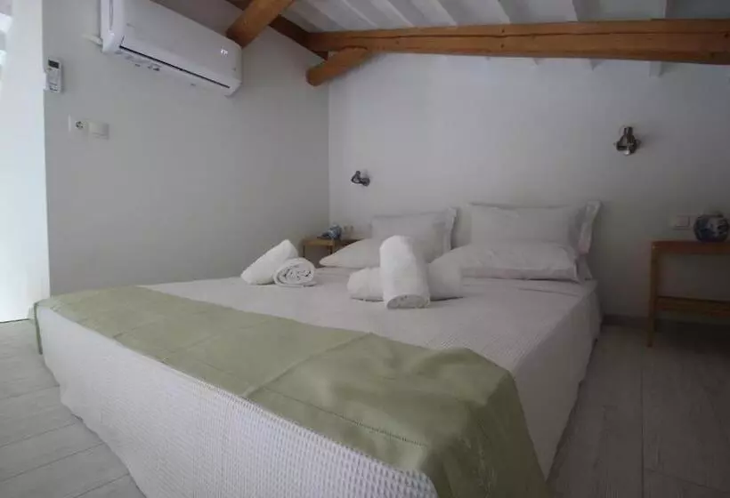 تختخواب و صبحانه L Anima Boutique Suites