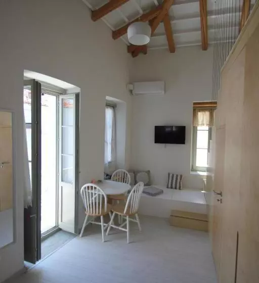 تختخواب و صبحانه L Anima Boutique Suites