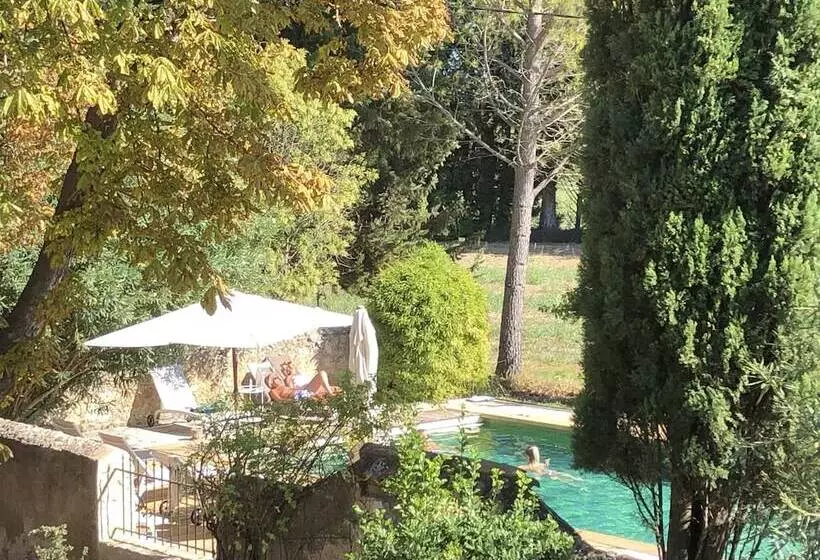 Aamiaismajoitus (B&B) Le Mas De La Sorgue