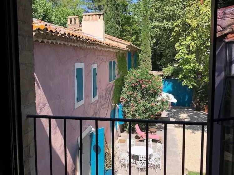 Aamiaismajoitus (B&B) Le Mas De La Sorgue