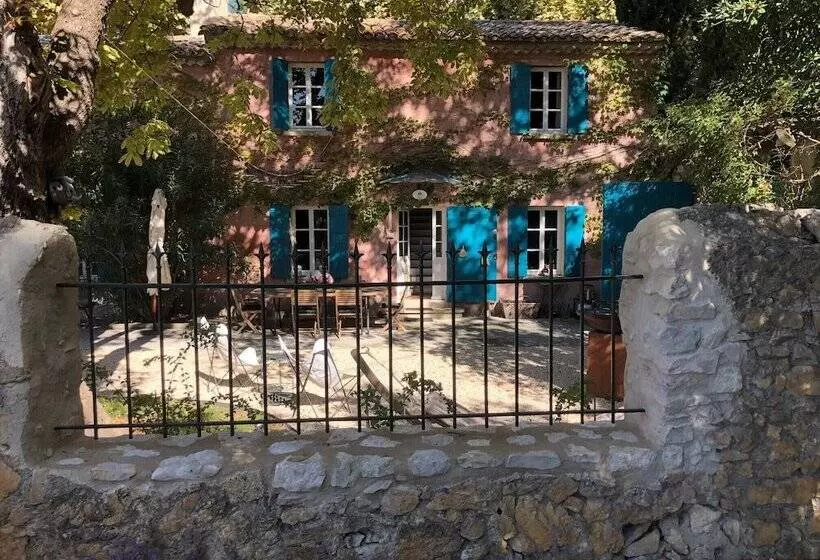 Aamiaismajoitus (B&B) Le Mas De La Sorgue