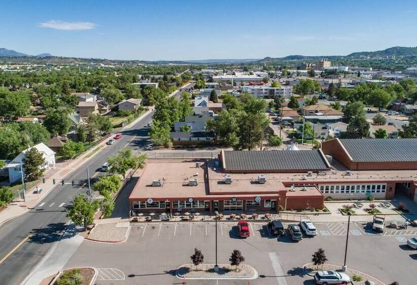 Craft Brewery Perfection! Charming & Dog Friendly