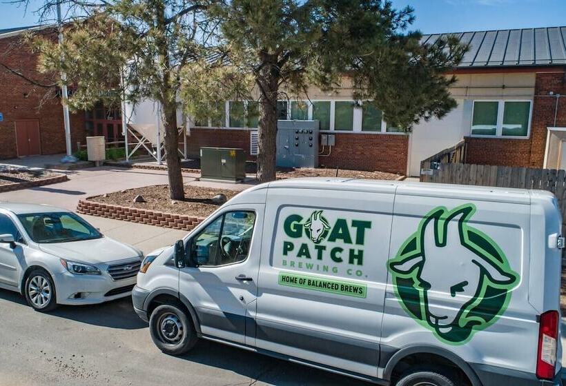 Craft Brewery Perfection! Charming & Dog Friendly