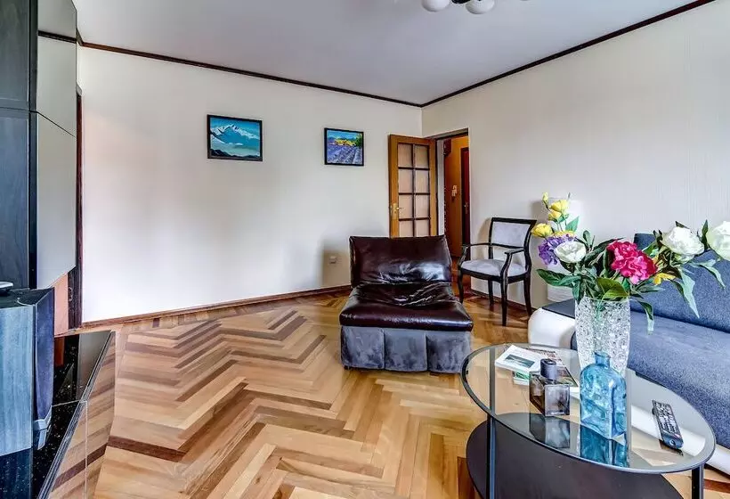 Home4day 2bedroom Flat By Aurora Cruiser