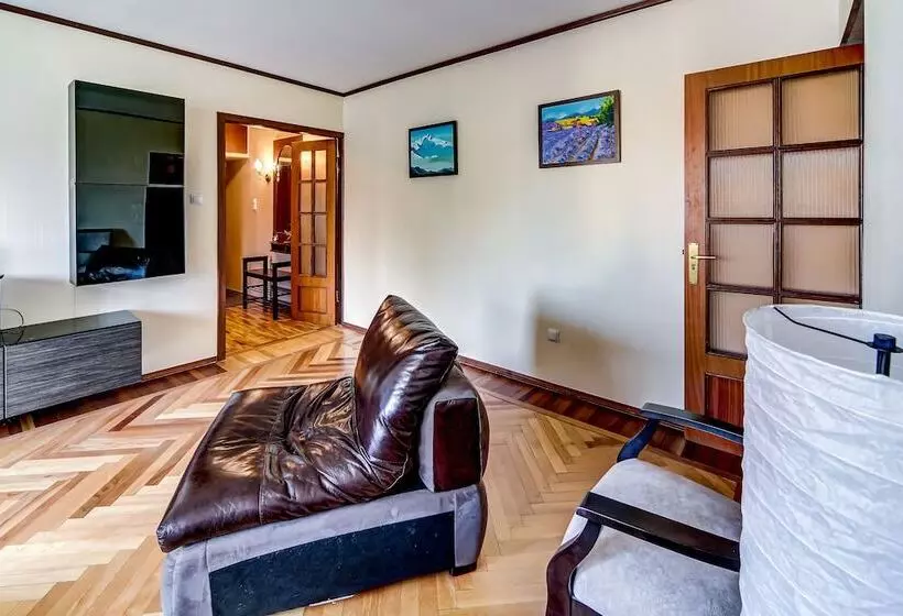 Home4day 2bedroom Flat By Aurora Cruiser