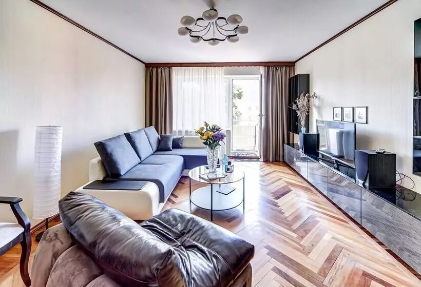 Home4day 2bedroom Flat By Aurora Cruiser