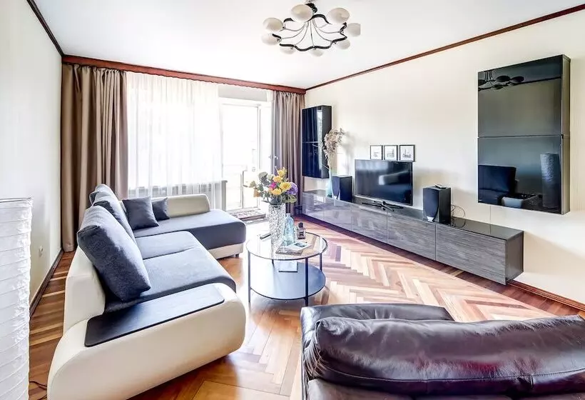 Home4day 2bedroom Flat By Aurora Cruiser