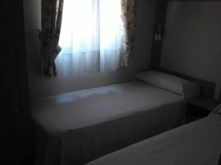 هتل Camping Fuentes Blancas