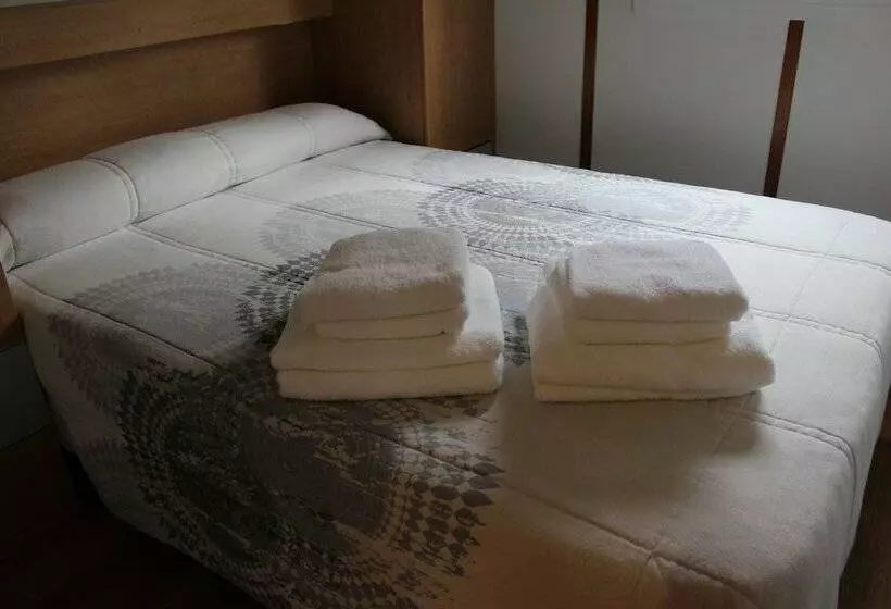 هتل Camping Fuentes Blancas