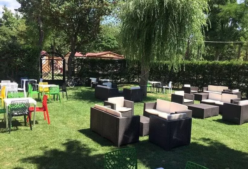 هتل Camping Fuentes Blancas