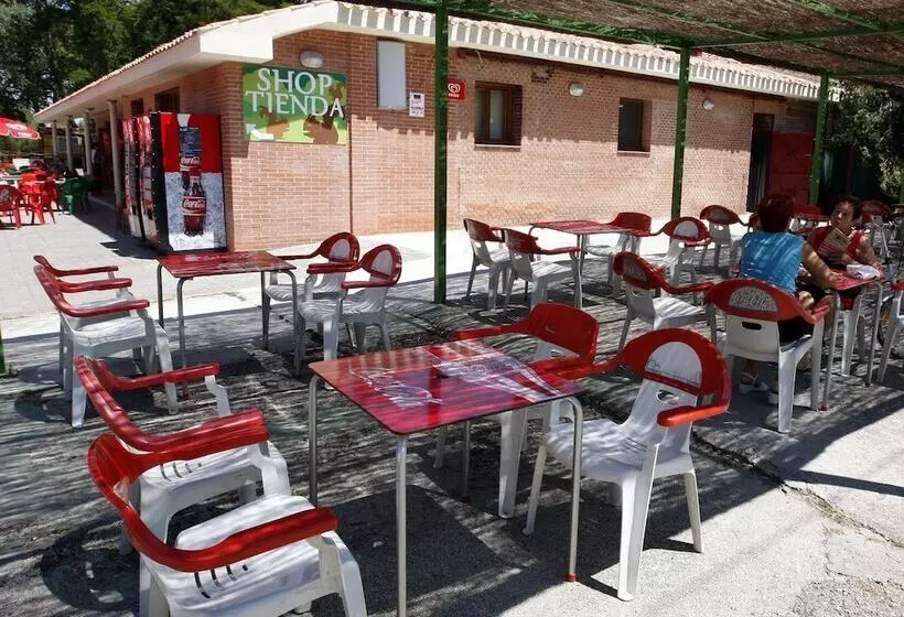 هتل Camping Fuentes Blancas