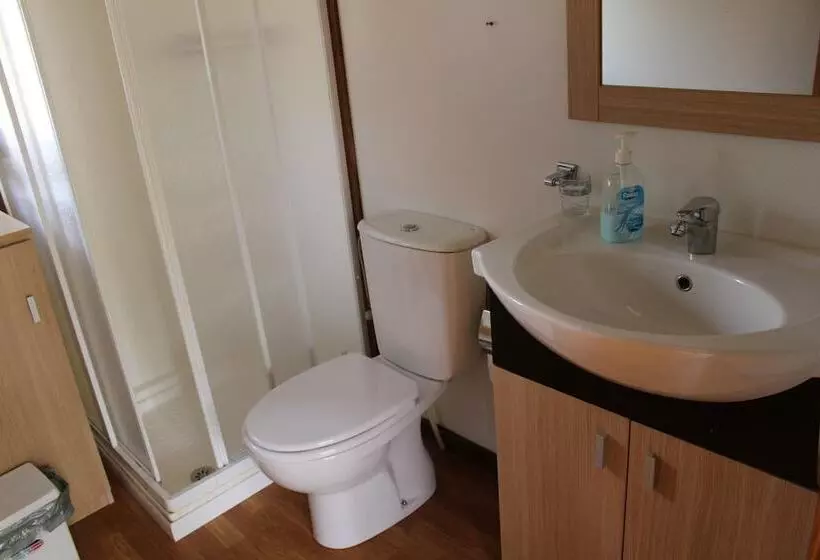 هتل Camping Fuentes Blancas