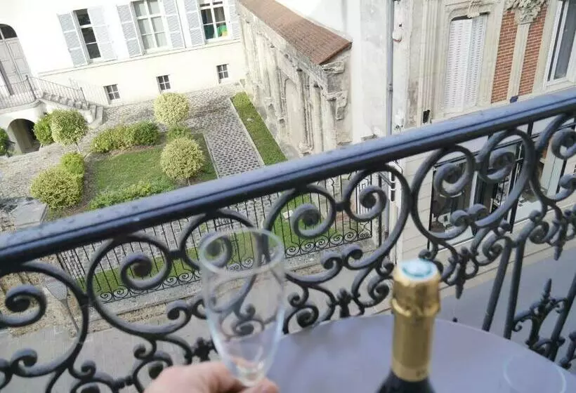 Le Secret De Louise