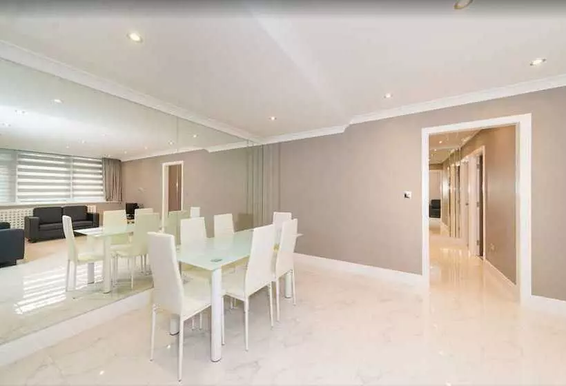 Newly Refurbished Flat Hyde Park London