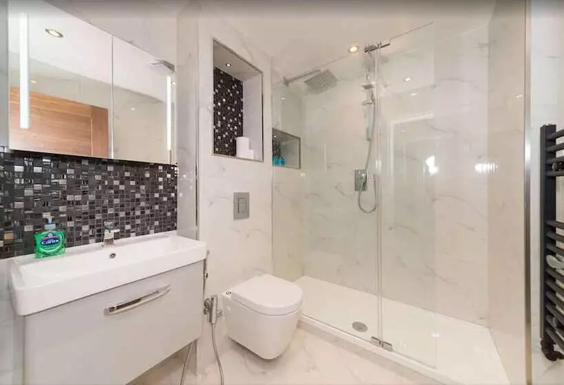 Newly Refurbished Flat Hyde Park London