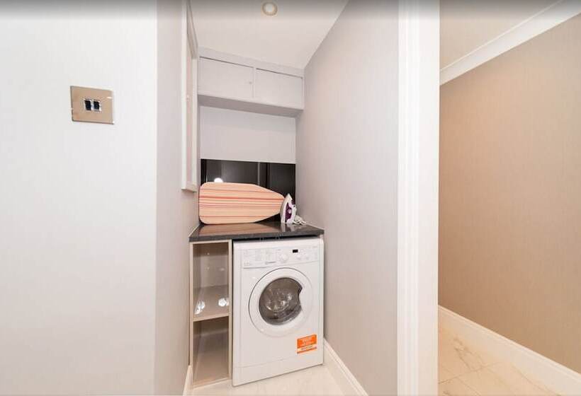 Newly Refurbished Flat Hyde Park London