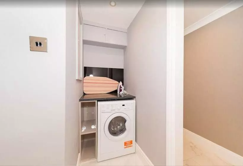 Newly Refurbished Flat Hyde Park London