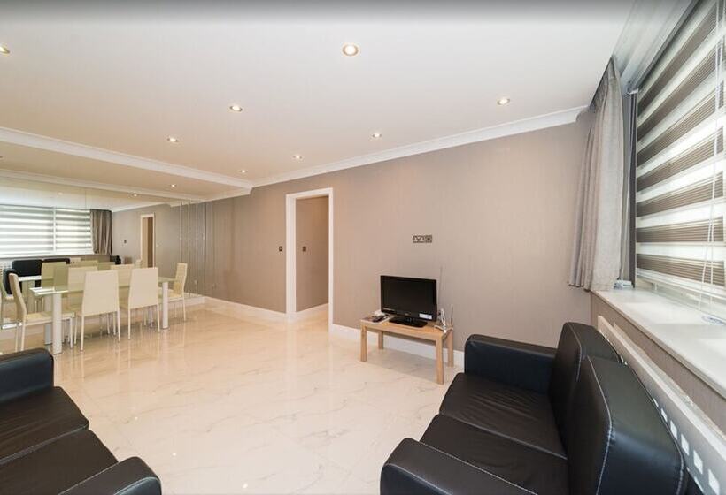 Newly Refurbished Flat Hyde Park London