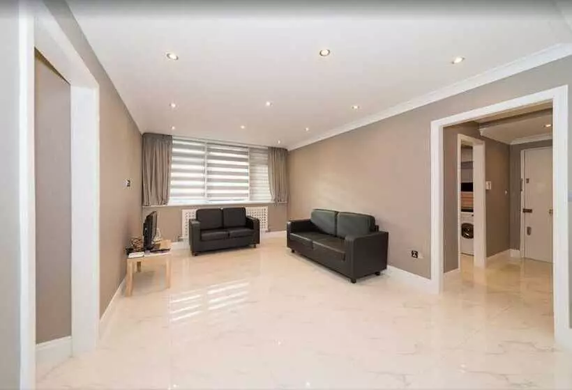 Newly Refurbished Flat Hyde Park London