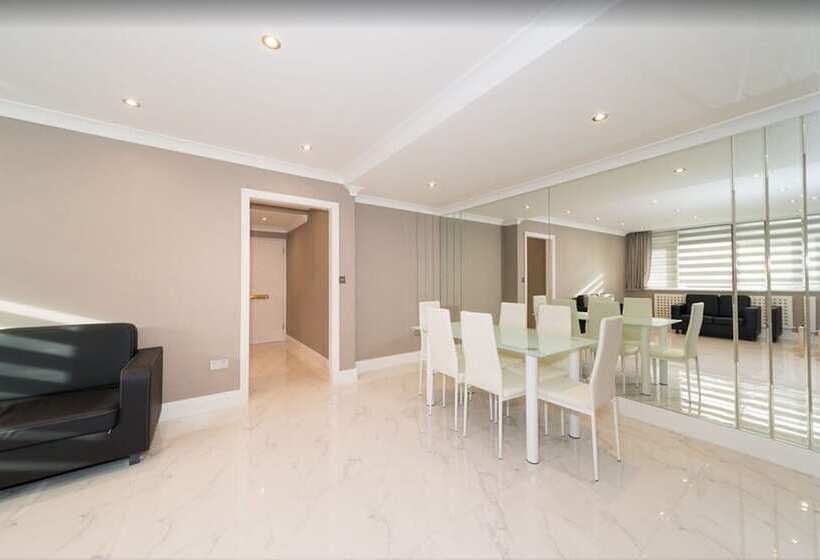 Newly Refurbished Flat Hyde Park London