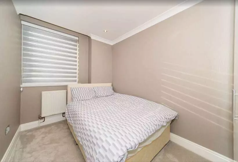 Newly Refurbished Flat Hyde Park London