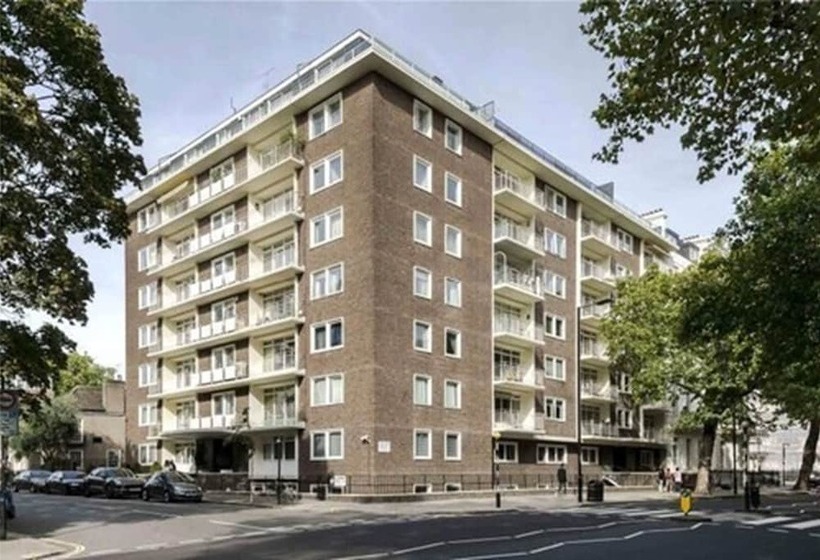 Newly Refurbished Flat Hyde Park London