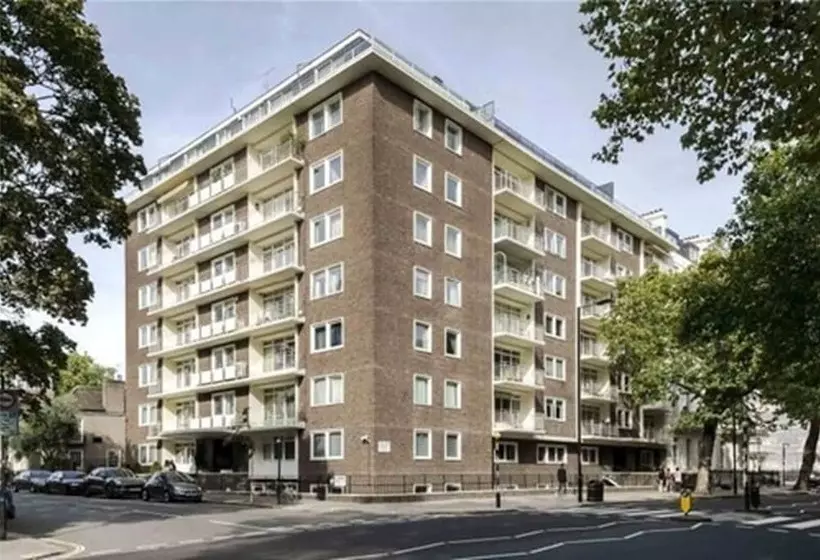 Newly Refurbished Flat Hyde Park London