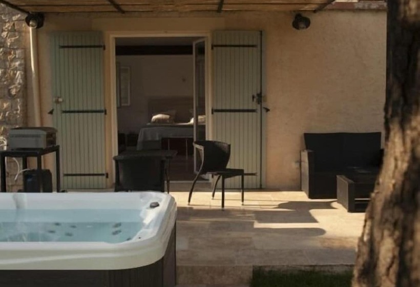 Пансион Mas Lou Felibrige