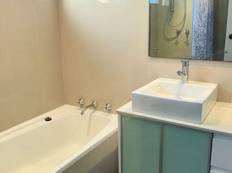 Spacious 3 Bedroom Apartment 20 Min To The Cbd