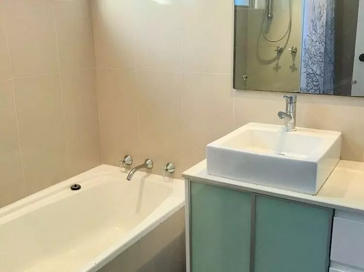 Spacious 3 Bedroom Apartment 20 Min To The Cbd